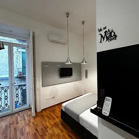 Sound - Apt Con Terrazza E Cucina 3 Min Toledo Apartamento *